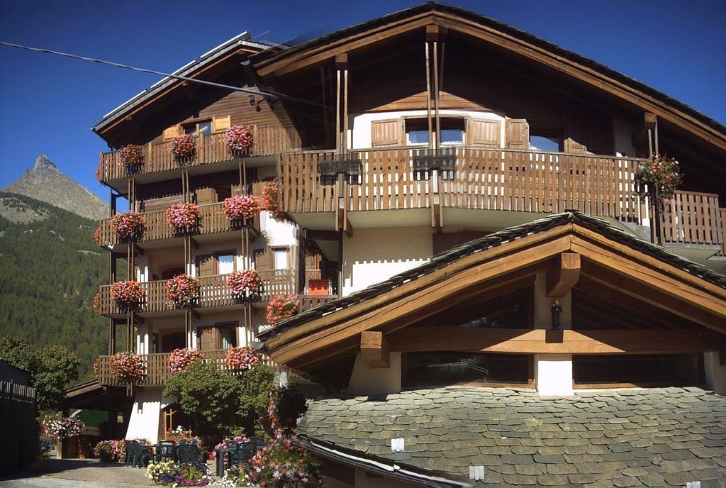 Hotel Vallee De Конь Екстер'єр фото